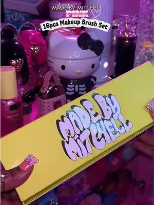 literally the cutest makeup brushes! 😍🔥🫧 @🇬🇧MADEBYMITCHELL🇬🇧  #makeupbrushes #madebymitchell #madebymitchellmakeup #makeupessentials #pinkmakeupbrushes 