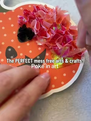 This is the perfect arts & crafts activity to give to kids if you’re a mom who gets overstimulated by messy arts & crafts!!! 🙌🏼🙌🏼🙌🏼 #pokeinart #artsandcrafts #kidsartsandcrafts #messfree #momfinds @Skillmatics 