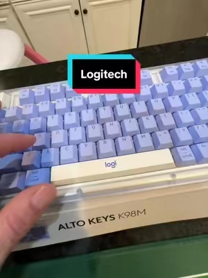 Logitech. #tiktokshopcreatorpicks #tiktokshopsummersale #HomeOffice #KeyboardSetup #backtoschool  