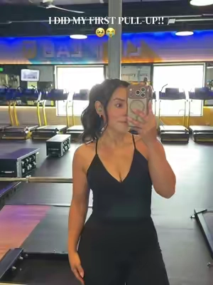 I DID MY FIRST PULL-UP!! 🥹😭 Months of showing up finally paid off. And yes… feeling strong is even better when you’re wearing a cute gym top. #Y#YeoreoY#YeoreoActivetiktokshopbacktoschool #gymFit#GymFitp 
