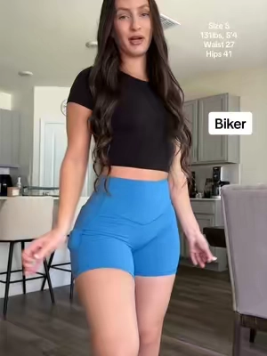 I need to have pockets for my outdoor walks 🤌🏻 #halara #halarashorts #bikershorts #workoutshorts #walkingshorts 