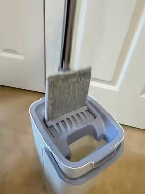 #TikTokShopCreatorPicks #cleaninghacks #moppingfloors #floorcleaning #cleaningmotivation 