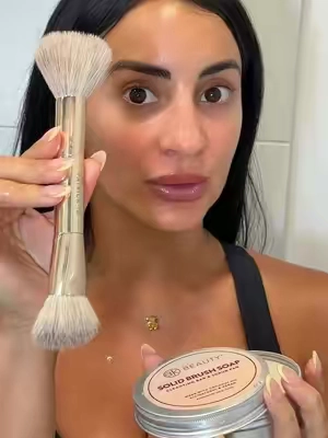 Me encantó este producto de @BK Beauty Brushes  #bkbeautybrushes #brushes #skincaretips #makeupbrushes #tiktokshopsummersale 