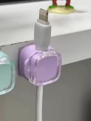 Friends, try this magnetic cable organizer to make your desktop tidier.#desktoporganization #Manager #tiktokshop #magnetic #tiktokshopbacktoschool 