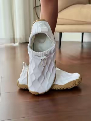 White and brown for fall.#shoes #walkingshoesforwomen #comfyshoes #barefootstyle #tiktokmademebuyit 