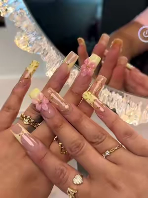 Summer Nails 💅🏻🌼💗  #nailvesta #yellownails #acrylicnails #pressonnails #nailinspo 