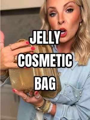 So many fun colors to choose from in these jelly waterproof toiletry/makeup cases! #jellybag #jellycase #makeupbag #toiletrybag 