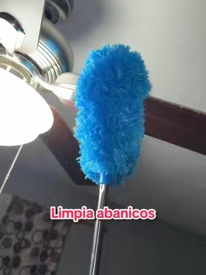 Este limpiador de abanico era justo lo Que necesitaba para limpiar todo ese polvo acumulado 😅 #fancleaner #ceilingfancleaner #ceilingfan #dustcleaner #cleaninghacks 