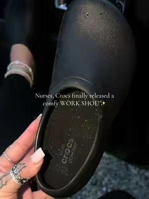 Comfy & arch support, finally!!! @Crocs on the clock work clogs ✨🖤 #clogs #workshoes #crocs 