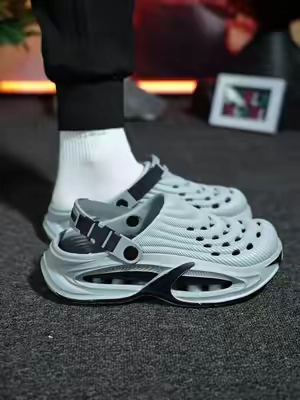 Comfortable slippers for men, there are two ways to wear it,which are versatile and fashionable #slippers #comfortable #tiktokshop #fashion#SummerVibes 