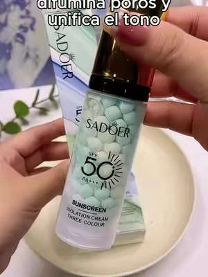 base 3 en 1 con SPF 50, controla grasa, difumina poros y unifica el tono. #tiktokshop#fyp  #beauty  #Maquillaje #SohoChic