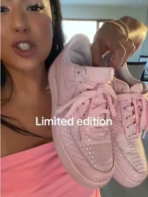 There is a handful of sizes left 🏃🏽‍♀️ #nikeairforce #nikewomen #valentine #sneakerhead #sneakers  