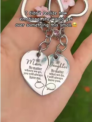 The sweetest matching keychains for Mom and Daughter.#GiftForMom #MotherDaughterGift #MeaningfulGift #FamilyBond jx