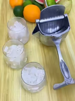 This little gadget changed my drink routine#juice #manualjuicer #Fruits #tiktok #fruit