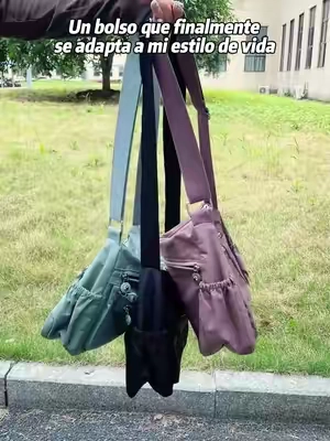 La carterita ideal para tus tardes de verano. Compacta por fuera, pero con espacio suficiente para llevar todo lo que necesitas con estilo y comodidad. #SummerStyle #CarteraMujer #FashionFinds #bag #bagforwomen