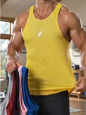 The muscle fit shows your shape while keeping you cool during training.💪💪💪#breathable #vest #mensfashion #gym #3pieceset 
