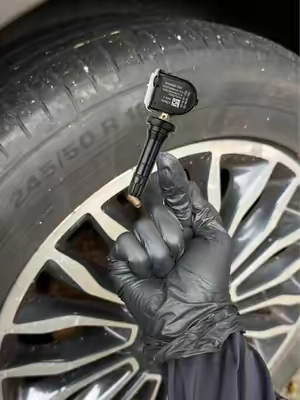 Car tire sensor - real-time pressure monitoring#tpms #tpmssensor #tpmsprogramming#SummerVibes #DIY