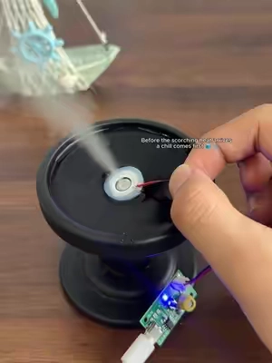 🌡️🥵If you overheat out of nowhere, this is such a smart thing to keep nearby. #portablefan #handheld #handfanTiktokshopsummersale#fan 