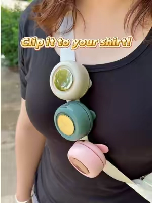 Clipping this mini fan right onto my top so my hands stay free for snack photos! 🍦✨ Link is down below! #TikTokMadeMeBuyIt #ClipOnFan #SummerEssentials #ThemeParkHacks #HandsFree  