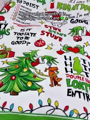 The best Grinch blanket🎄❤️🎁#tiktokshopsummersale #blanket #grinch #christmasdecor #thegrinch 