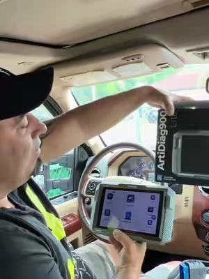🚗🔧 ¿Quieres diagnosticar tu auto como un profesional sin pagar cientos de dólares en el taller? El TOPDON ArtiDiag900 Lite te permite realizar diagnóstico de todos los sistemas, pruebas activas (bidireccional), más de 8 funciones de reseteo y conexión inalámbrica por Bluetooth. Además, incluye 2 años de actualizaciones gratis. ¡Una herramienta imprescindible para mecánicos y amantes de los autos! 🚙⚡##BackToSchool #TOPDON Wireless OBD2 Scanner #ArtiDiag900Lite #ScannerAutomotriz #DiagnosticoAutomotriz    