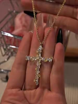 I love Jesus✝️✝️✝️#fyp #viral #foryou #tewiky #necklace 