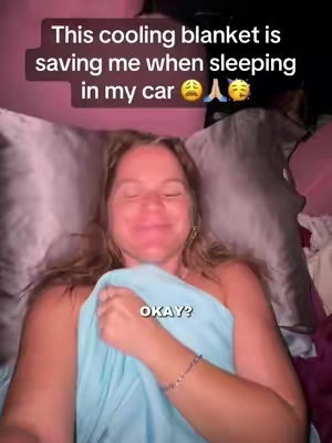 Its barely 6am but this blanket is amazing 🤩 #carcamping #Vlog #dayinthelife #campinghacks 