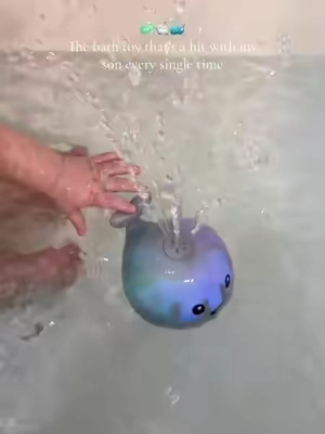 He absolutely love this toy!! We have had it for months now and he doesn’t get tired of it 🫧🐳 #bathtoy #bathtimefun 