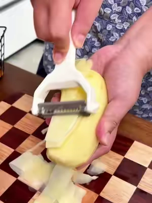 Tried this 2-in-1 peeler that shreds in one go? Peel on one side, shred on the other-fruits and veggies prep is a breeze! Why bother with a knife for shreds? It's smooth, handy, and total time-saver!#KitchenEssential #MultiUsePeeler #ShredderTool #UsefulGadgets #HomeOrganization