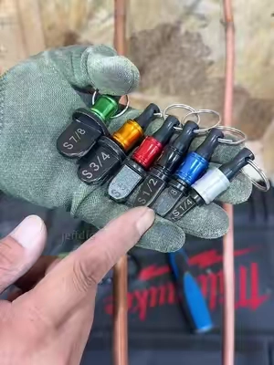 Resulta que esta es otra forma de conectar dos tuberías de cobre.#tiktokshop #hvac #hvactools #acrepair #tooltok 