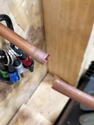 So, it turns out this method can also be used to connect two copper pipes.#tiktokshop #hvac#hvactools#acrepair#tooltok