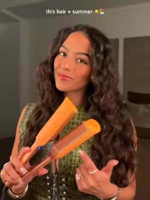 Do not buy this it you are not ready to receive a million compliments on your hair haha @wavytalkofficial u have COMPLETELY won me over!! 😍 My favorite hair style ever for beach waves ❤️ #wavytalk #wavyhair #wavytalkcrimper #haircrimper #hairstyle #wavyhairroutine #beachwaver #beachwavercurls #TTSVerticalPro #tiktokshopsummersale #TikTokShopCreatorPicks #tiktokshopblackfriday #tiktokshopcreatorpicks #tiktokshopholidayhaul #hairtok #hairtool