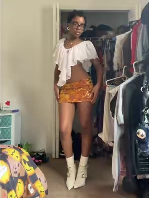 ALL eyes are on the skirtttt hehe it’s my new favv!!😝🧡
