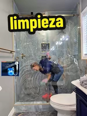 Portable Shower with USB Recha limpiando baños en usa #portableshower #regaderaportatil #housecleaning #showercleaning #cleanwithme 