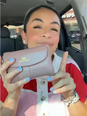 Respuesta a @ika valruz para ti que es cartera? 👛👜 #BackToSchool 