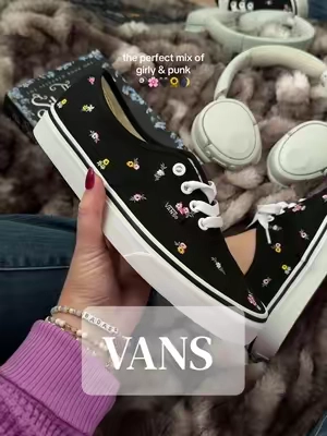 @vans #vans #vansskate #lowtops #punk #altgirl 