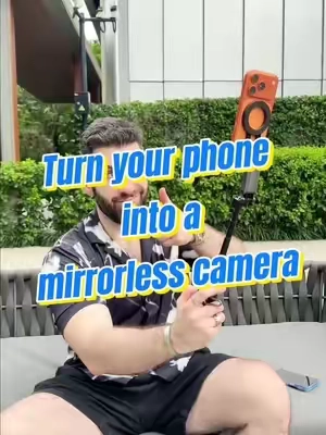 Get this for your phone, and you’ll never need a camera again.#MAGICJOHN #foryoupage❤️❤️ #tiktokmademebuyit #losangeles #selfiestick 