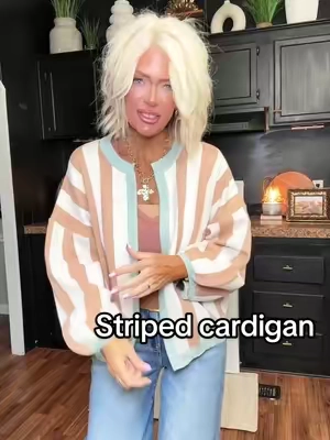 @Yeokou striped cardigans are GOOD!! 