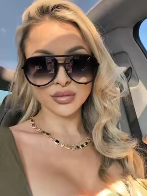 The aviator sunglasses that actually slim the face, yes and yes 🔥 @Quay #sunglasses #quaysunglasses #sunglass #quay #aviatorsunglasses 