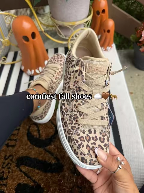 Super comfy and easy to slip in hands free 🍂#skechers #skechersshoes #leopardprint #comfyshoes #qvcloyaltyprogram 