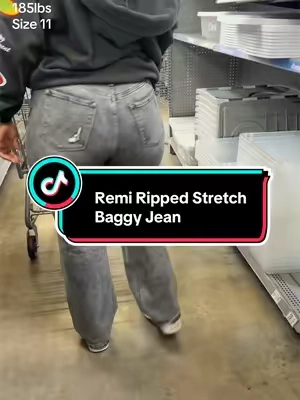 Every curvy girl knows the struggle… baggy jeans either fit the waist or the thighs. These have stretch, hug your curves, and still give that oversized look. I didn’t have to size up to get the vibe. 🤌🏾 Linked below before they’re gone. #tiktokshopcreatorpicks #stretchyjeans #falldealsforyou #fashionnova #curvygirl 