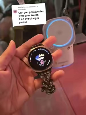 Replying to @destansedits Let's try the watch 9 on my wireless  charging station!