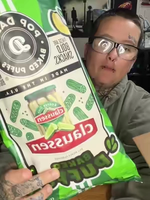You’re welcome for showing you how to fold a bag too btw #puffs 