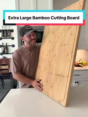This might be the biggest and best cutting board I own 😳 #cuttingboard #bamboocuttingboard #KitchenHacks #cooking 