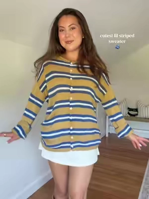 5’2 wearing a size medium!💛 comes in other colors too :)