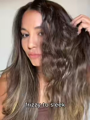 If I want to make sure my hair is frizz free then I’m using this hair tool! #blowoutbrush #frizzfreehair #tymobeauty #curlstymo #airbrush 
