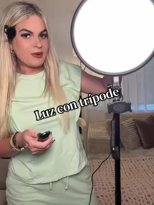 Tener dos me permite iluminarme desde ambos lados, evitar sombras y lograr que mis videos se vean mucho más profesionales. Además, puedes ajustar la intensidad de la luz según lo que necesites. 📱💡 🛒 La dejé en el carrito naranja. Solo para personas que vivan en Estados Unidos. 🇺🇸 #TikTokShop #RingLight #CreadoraDeContenido #ContentCreator #tiktokshopblackfridaysale 