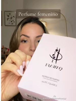 Si amas los perfumes elegantes y sofisticados, Voyage Nova merece un lugar en tu colección. Con un aroma floral-frutal donde destacan el lichi, la rosa, el cacao y el patchouli, ofrece una experiencia inspirada en una fragancia de lujo, perfecta para el día o la noche. #perfumereview #perfumedemujer #louisvuittonperfume #nicheperfume #perfumefemenino 