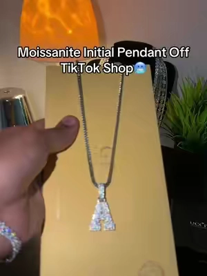 #moissanite #initials #pendant #moissanitejewelry #moissanitevsdiamond 