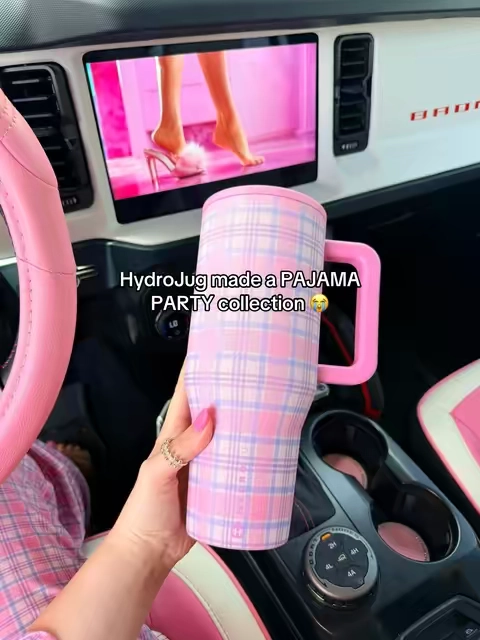 Bestie, the HydroJug Pajama Party Collection is giving cozy sleepover energy in tumbler form 😭💗 The prints are playful, girly, and basically made for anyone who wants their water bottle to match their entire personality. Whether you grab the HydroJug Traveler or another style from the collection, these are perfect for school, work, errands, travel, or keeping beside the bed during your next movie marathon. If you’ve been searching for the HydroJug Pajama Party Collection, cute water bottles, limited-edition tumblers, HydroJug Traveler, leakproof tumbler with a straw, or girly hydration accessories, this drop is way too cute to miss. #HydroJug #HydroJugPajamaParty #PajamaPartyCollection #HydroJugTraveler #LimitedEditionHydroJug     @HYDROJUG 